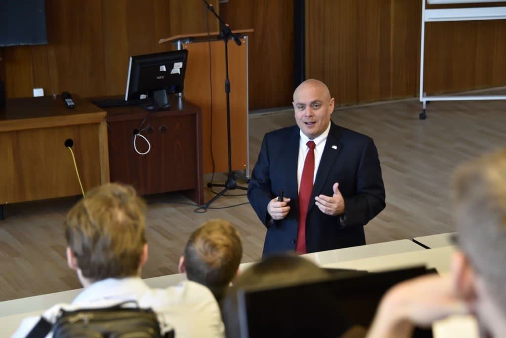 Dr. Alex del Carmen presenting to law enforcement leadership